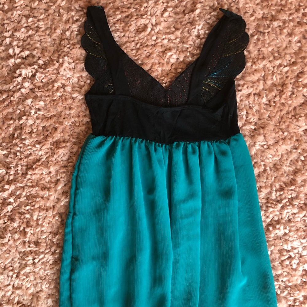 Winged Top! - Picture 2 of 3